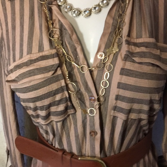 FABULOUS E&M SHIRT UP FOR GRABS👚 - Picture 4 of 8